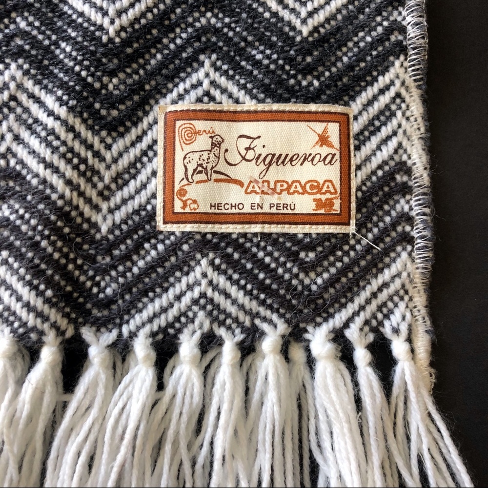 Alpaca Scarf - Picture 2 of 4